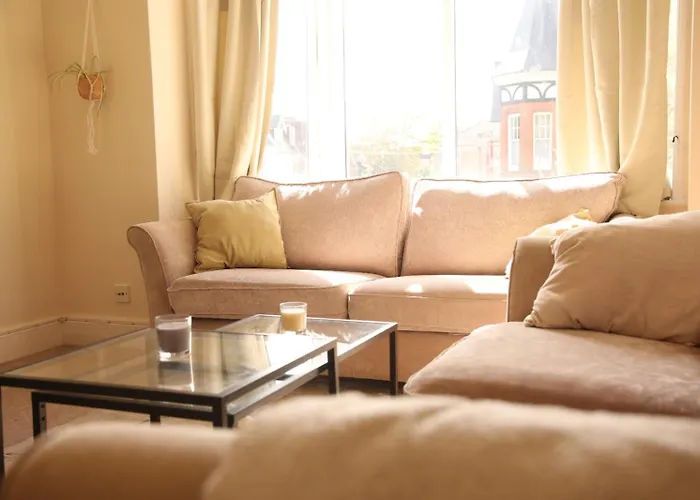 Cozy 1 Bedroom Flat Near Beach Sleeps 4
