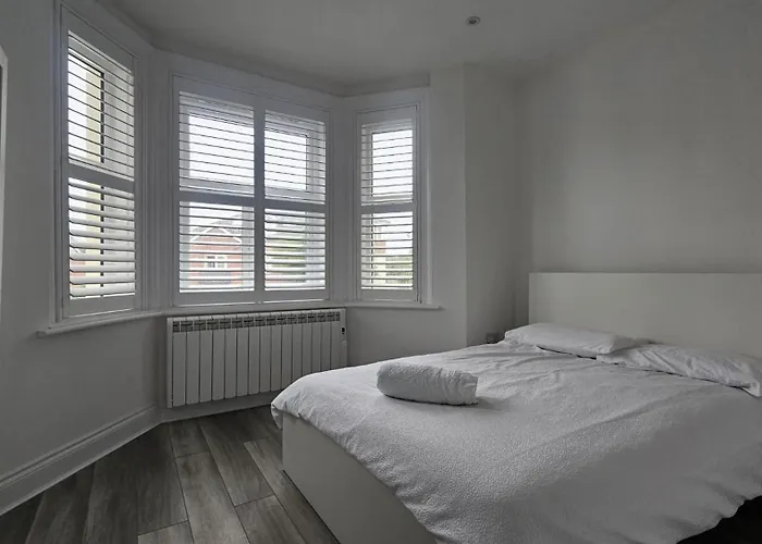 A Lovely 2 Bedroom Flat Ideal For All Occasions
